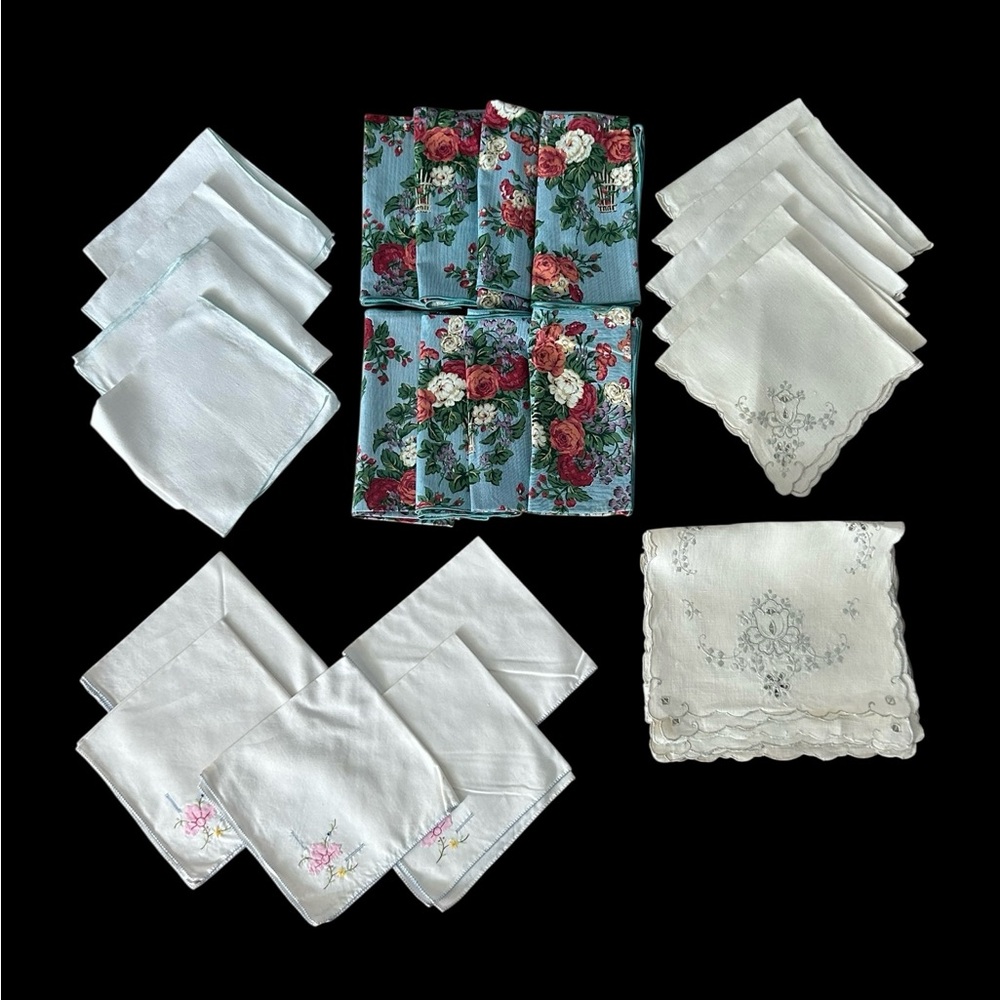 VTG Linen Napkins Placemats Lot of 22 White Blue Floral 5 Mats 17 Napkins SPRING
